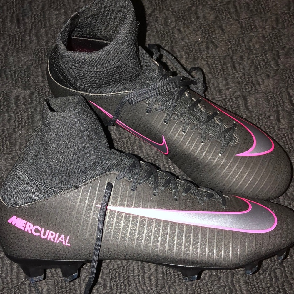 ⚡️FLASH SALE⚡️ NIKE SOCCER CLEATS